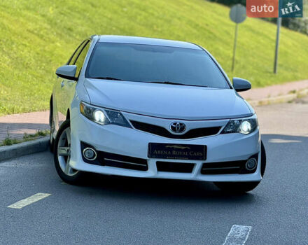Білий Тойота Камрі, об'ємом двигуна 2.5 л та пробігом 247 тис. км за 10650 $, фото 4 на Automoto.ua