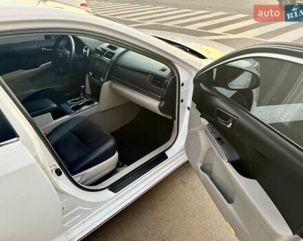 Белый Тойота Камри, объемом двигателя 2.5 л и пробегом 250 тыс. км за 11000 $, фото 13 на Automoto.ua