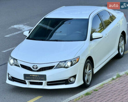 Білий Тойота Камрі, об'ємом двигуна 2.5 л та пробігом 247 тис. км за 10650 $, фото 16 на Automoto.ua