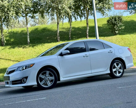 Білий Тойота Камрі, об'ємом двигуна 2.5 л та пробігом 247 тис. км за 10650 $, фото 2 на Automoto.ua
