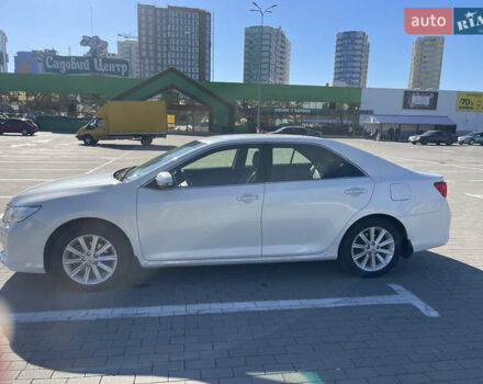 Білий Тойота Камрі, об'ємом двигуна 2.5 л та пробігом 198 тис. км за 14500 $, фото 1 на Automoto.ua