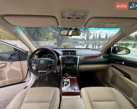Белый Тойота Камри, объемом двигателя 2.49 л и пробегом 297 тыс. км за 14400 $, фото 3 на Automoto.ua