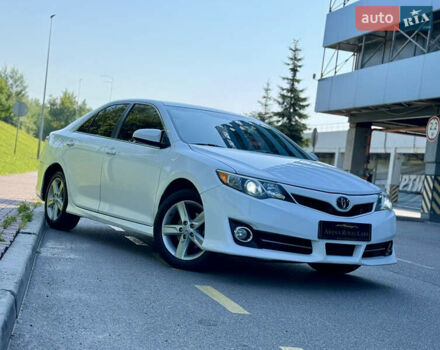Білий Тойота Камрі, об'ємом двигуна 2.5 л та пробігом 247 тис. км за 10650 $, фото 3 на Automoto.ua