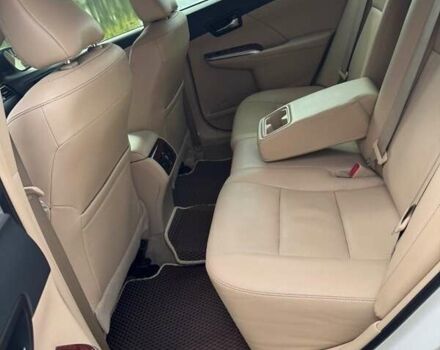 Белый Тойота Камри, объемом двигателя 2.5 л и пробегом 250 тыс. км за 13990 $, фото 2 на Automoto.ua