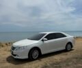 Белый Тойота Камри, объемом двигателя 2.5 л и пробегом 198 тыс. км за 13600 $, фото 1 на Automoto.ua