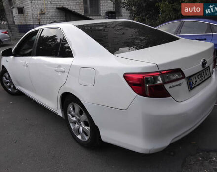 Белый Тойота Камри, объемом двигателя 2.49 л и пробегом 295 тыс. км за 12000 $, фото 2 на Automoto.ua