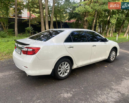 Белый Тойота Камри, объемом двигателя 2.49 л и пробегом 208 тыс. км за 12100 $, фото 4 на Automoto.ua