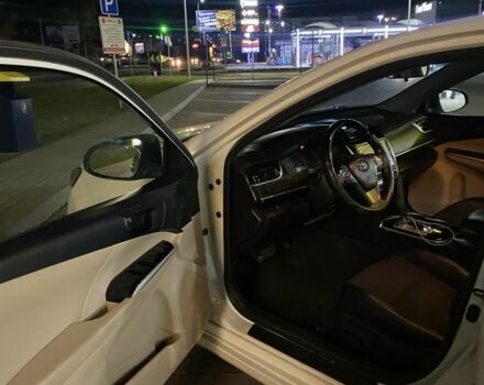 Белый Тойота Камри, объемом двигателя 2.5 л и пробегом 199 тыс. км за 7650 $, фото 3 на Automoto.ua