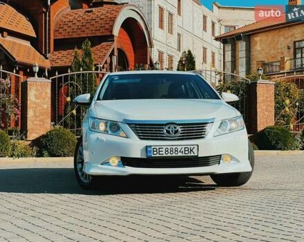 Белый Тойота Камри, объемом двигателя 2.5 л и пробегом 161 тыс. км за 13500 $, фото 2 на Automoto.ua