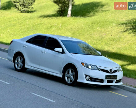 Білий Тойота Камрі, об'ємом двигуна 2.5 л та пробігом 247 тис. км за 10650 $, фото 17 на Automoto.ua