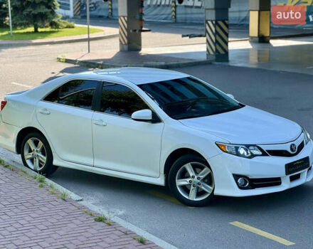 Білий Тойота Камрі, об'ємом двигуна 2.5 л та пробігом 247 тис. км за 10650 $, фото 5 на Automoto.ua
