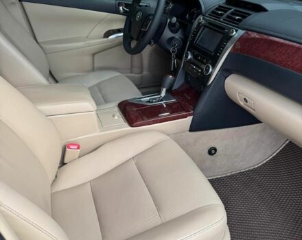 Белый Тойота Камри, объемом двигателя 2.5 л и пробегом 250 тыс. км за 13990 $, фото 1 на Automoto.ua