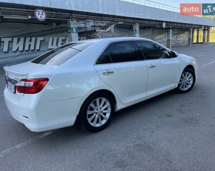 Белый Тойота Камри, объемом двигателя 2.49 л и пробегом 180 тыс. км за 15500 $, фото 1 на Automoto.ua