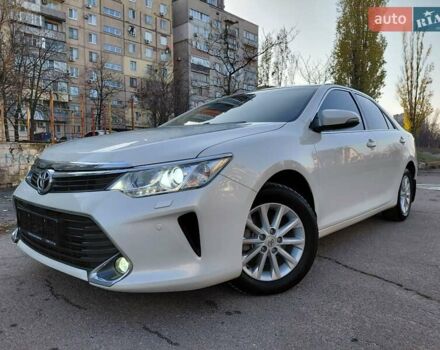 Белый Тойота Камри, объемом двигателя 2.5 л и пробегом 137 тыс. км за 16800 $, фото 1 на Automoto.ua