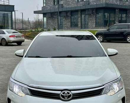Белый Тойота Камри, объемом двигателя 2.49 л и пробегом 230 тыс. км за 14800 $, фото 2 на Automoto.ua