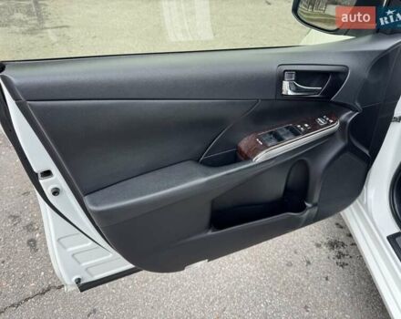 Белый Тойота Камри, объемом двигателя 2.49 л и пробегом 172 тыс. км за 17900 $, фото 17 на Automoto.ua