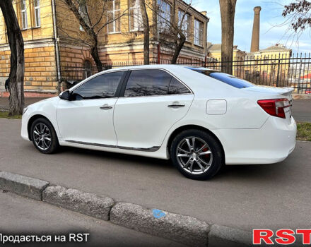 Белый Тойота Камри, объемом двигателя 2.5 л и пробегом 160 тыс. км за 8700 $, фото 3 на Automoto.ua