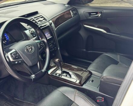 Белый Тойота Камри, объемом двигателя 2.5 л и пробегом 190 тыс. км за 13800 $, фото 12 на Automoto.ua