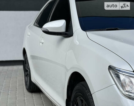 Белый Тойота Камри, объемом двигателя 2.5 л и пробегом 190 тыс. км за 16250 $, фото 19 на Automoto.ua