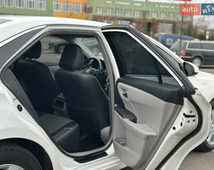 Білий Тойота Камрі, об'ємом двигуна 2.49 л та пробігом 241 тис. км за 13600 $, фото 7 на Automoto.ua