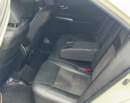 Белый Тойота Камри, объемом двигателя 2.5 л и пробегом 190 тыс. км за 13800 $, фото 14 на Automoto.ua