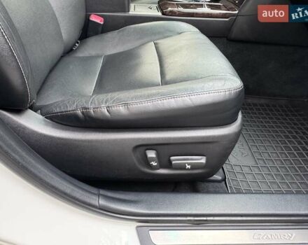 Белый Тойота Камри, объемом двигателя 2.49 л и пробегом 172 тыс. км за 17900 $, фото 27 на Automoto.ua