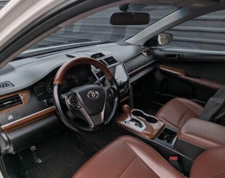 Белый Тойота Камри, объемом двигателя 2.5 л и пробегом 172 тыс. км за 9300 $, фото 9 на Automoto.ua