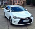 Белый Тойота Камри, объемом двигателя 2.5 л и пробегом 220 тыс. км за 12300 $, фото 1 на Automoto.ua