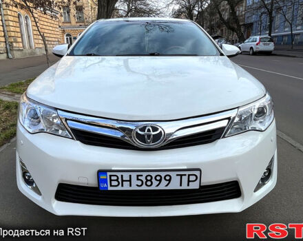 Белый Тойота Камри, объемом двигателя 2.5 л и пробегом 160 тыс. км за 8700 $, фото 1 на Automoto.ua