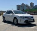Белый Тойота Камри, объемом двигателя 2.5 л и пробегом 164 тыс. км за 16000 $, фото 1 на Automoto.ua