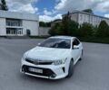 Белый Тойота Камри, объемом двигателя 2.49 л и пробегом 221 тыс. км за 16800 $, фото 1 на Automoto.ua
