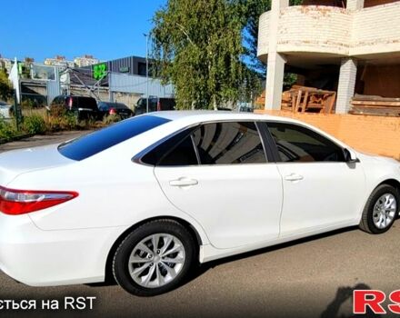 Белый Тойота Камри, объемом двигателя 2.5 л и пробегом 220 тыс. км за 13000 $, фото 3 на Automoto.ua
