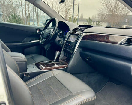 Белый Тойота Камри, объемом двигателя 2.49 л и пробегом 230 тыс. км за 14800 $, фото 22 на Automoto.ua