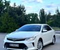 Белый Тойота Камри, объемом двигателя 2.5 л и пробегом 189 тыс. км за 14899 $, фото 1 на Automoto.ua