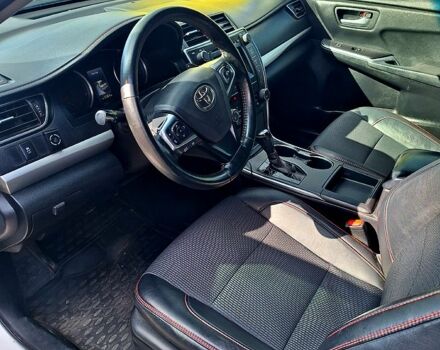 Белый Тойота Камри, объемом двигателя 2.5 л и пробегом 220 тыс. км за 12300 $, фото 7 на Automoto.ua