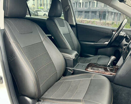 Белый Тойота Камри, объемом двигателя 2.49 л и пробегом 230 тыс. км за 14800 $, фото 23 на Automoto.ua