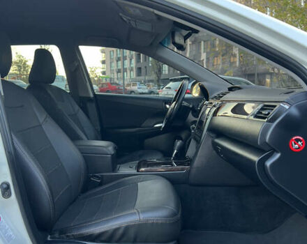 Тойота Камри 2015 в Кропивницком (Кировограде) на Automoto.ua Белый Тойота Камри, объемом двигателя 2.49 л и пробегом 230 тыс. км за 14800 $, фото 30 на Automoto.ua