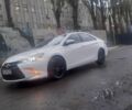 Белый Тойота Камри, объемом двигателя 2.5 л и пробегом 181 тыс. км за 10900 $, фото 1 на Automoto.ua