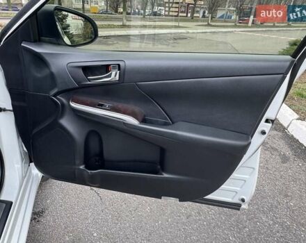 Белый Тойота Камри, объемом двигателя 2.49 л и пробегом 172 тыс. км за 17900 $, фото 26 на Automoto.ua