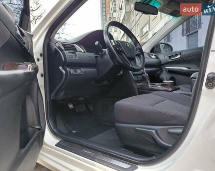 Белый Тойота Камри, объемом двигателя 2.5 л и пробегом 137 тыс. км за 16800 $, фото 16 на Automoto.ua