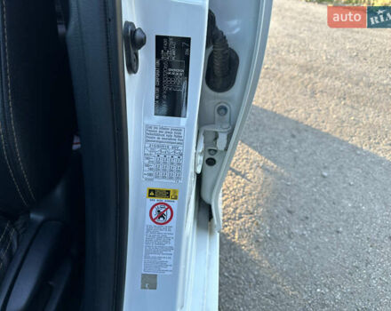 Белый Тойота Камри, объемом двигателя 2.49 л и пробегом 186 тыс. км за 17000 $, фото 1 на Automoto.ua