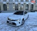 Белый Тойота Камри, объемом двигателя 2.49 л и пробегом 221 тыс. км за 15000 $, фото 1 на Automoto.ua