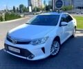 Белый Тойота Камри, объемом двигателя 2.5 л и пробегом 121 тыс. км за 19500 $, фото 1 на Automoto.ua
