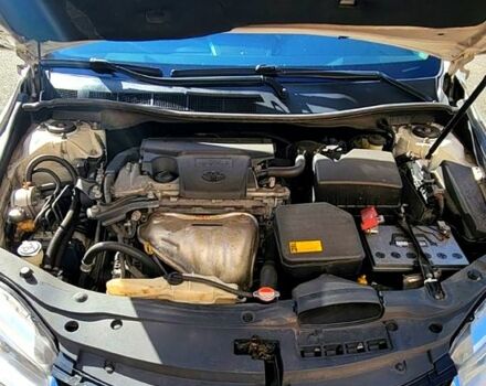 Белый Тойота Камри, объемом двигателя 2.5 л и пробегом 220 тыс. км за 13000 $, фото 1 на Automoto.ua