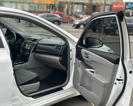 Білий Тойота Камрі, об'ємом двигуна 2.49 л та пробігом 241 тис. км за 13600 $, фото 8 на Automoto.ua