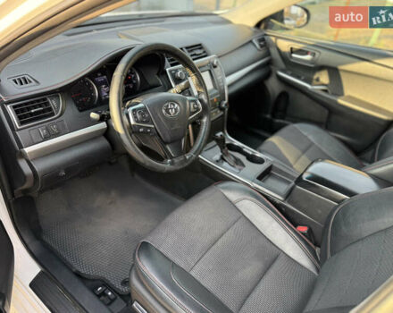 Белый Тойота Камри, объемом двигателя 2.49 л и пробегом 192 тыс. км за 13400 $, фото 22 на Automoto.ua