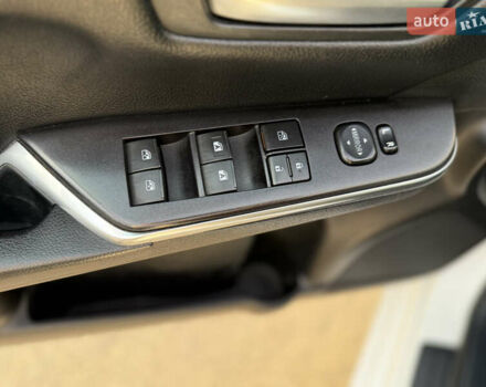 Белый Тойота Камри, объемом двигателя 2.49 л и пробегом 192 тыс. км за 13400 $, фото 23 на Automoto.ua