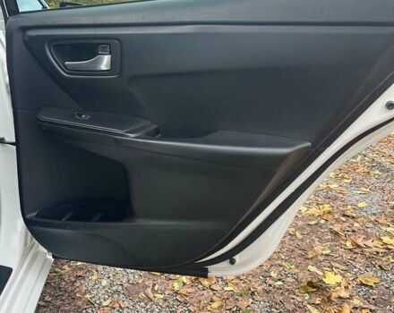 Белый Тойота Камри, объемом двигателя 2.5 л и пробегом 204 тыс. км за 13000 $, фото 16 на Automoto.ua