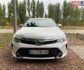 Белый Тойота Камри, объемом двигателя 2.49 л и пробегом 235 тыс. км за 13500 $, фото 1 на Automoto.ua
