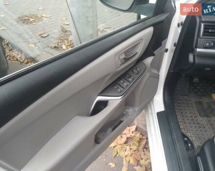 Білий Тойота Камрі, об'ємом двигуна 2.49 л та пробігом 107 тис. км за 13000 $, фото 5 на Automoto.ua